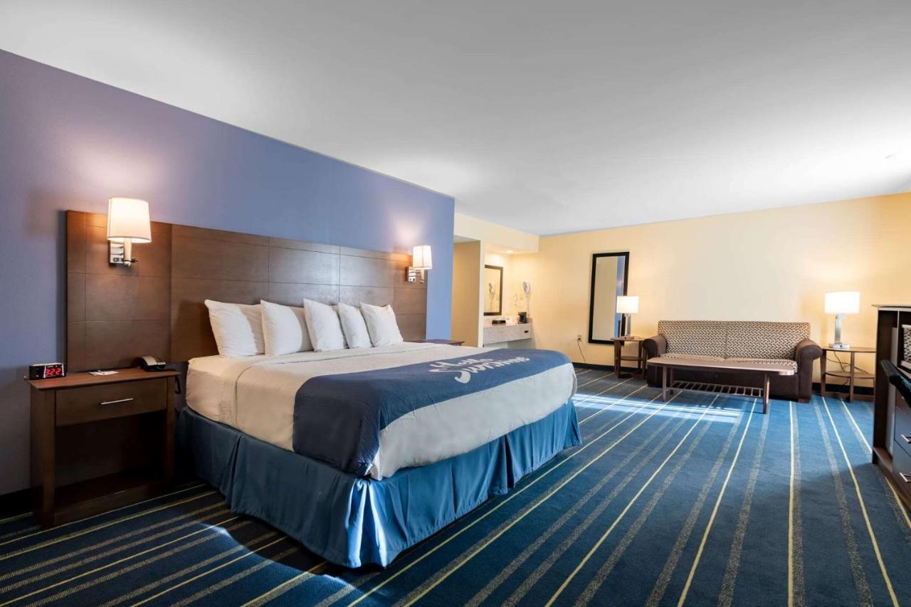 Days Inn By Wyndham Hartford/Closest Downtown Exterior foto
