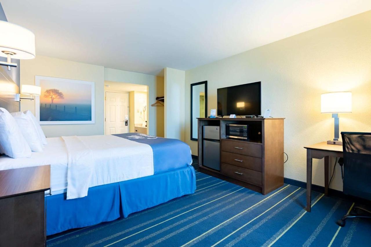 Days Inn By Wyndham Hartford/Closest Downtown Exterior foto