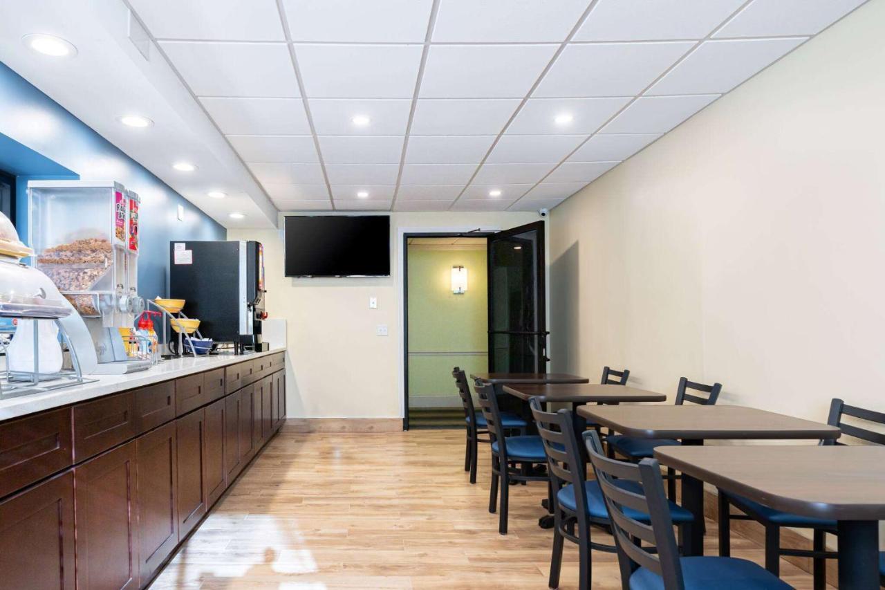 Days Inn By Wyndham Hartford/Closest Downtown Exterior foto